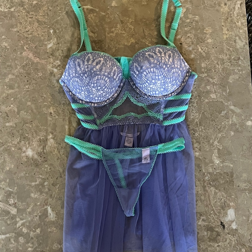 Vintage Victoria’s Secret Lingerie Thong Set Size 36C/Small
